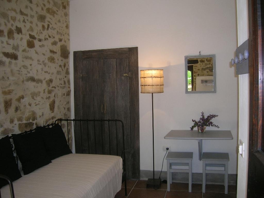 Carbonesca Agriturismo Carestoヴィラ エクステリア 写真
